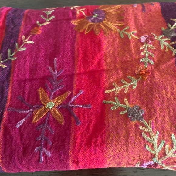 Tibetan wool large scarf. Reds, pinks, oranges. Never worn - Picture 2 of 8